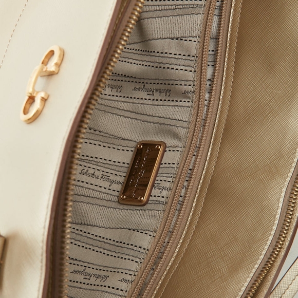 ☆SOLD☆ Ferragamo Gold Fancini Briana Handbag - Picture 4 of 8